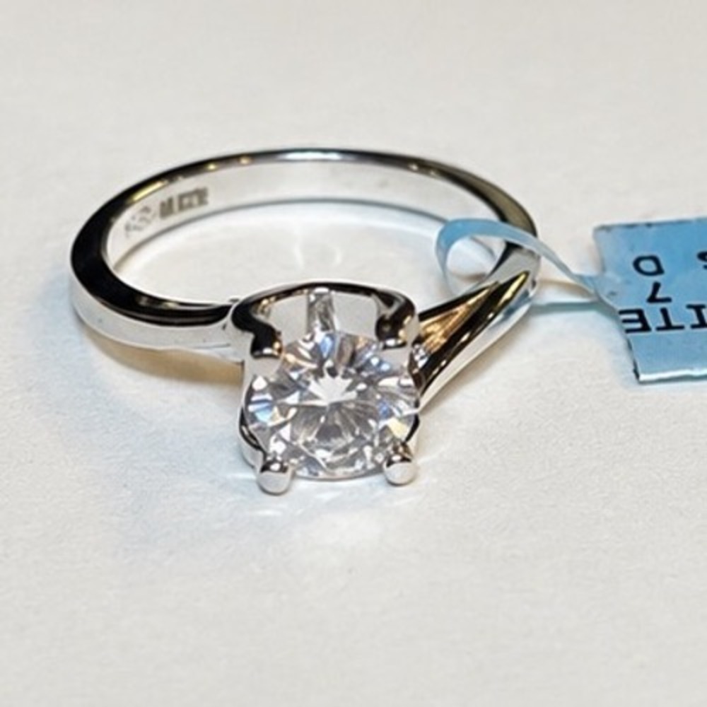 925 Sterling Silver 0.90ct Moissanite Solitaire Ring VVS D Size 7 Cathedral Set